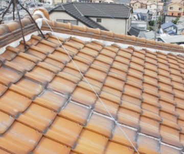 現状の屋根の再確認と在来屋根材撤去処分致します。